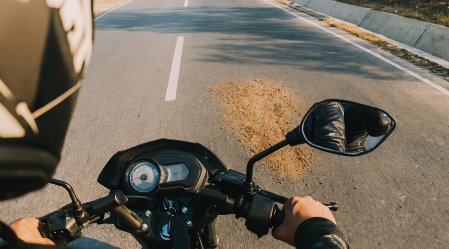 MOTO E PERICOLI SULLA STRADA: CHI PAGA?